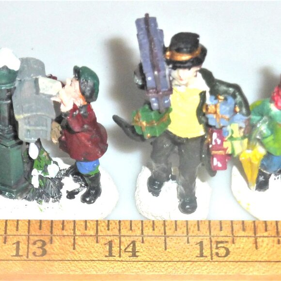 10 Vintage Lot of CHRISTMAS Figures Ice Skating Wreath Present Dancing Basket - Picture 7 of 7